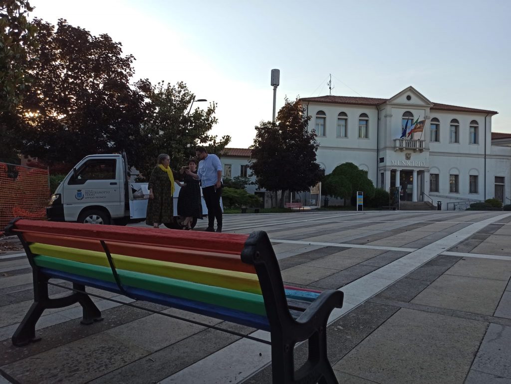 panchina arcobaleno Montegrotto terme